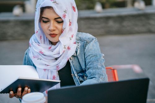Layanan Jasa Hijab Printing, Tawarkan Banyak Keuntungan