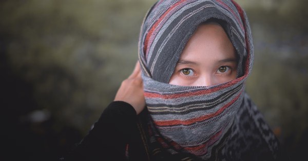 Jasa Print Jilbab Custom untuk Menciptakan Identitas Brand